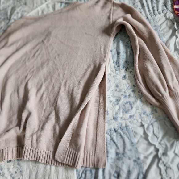 Womens soft rose colored sweater - Picture 5 of 8